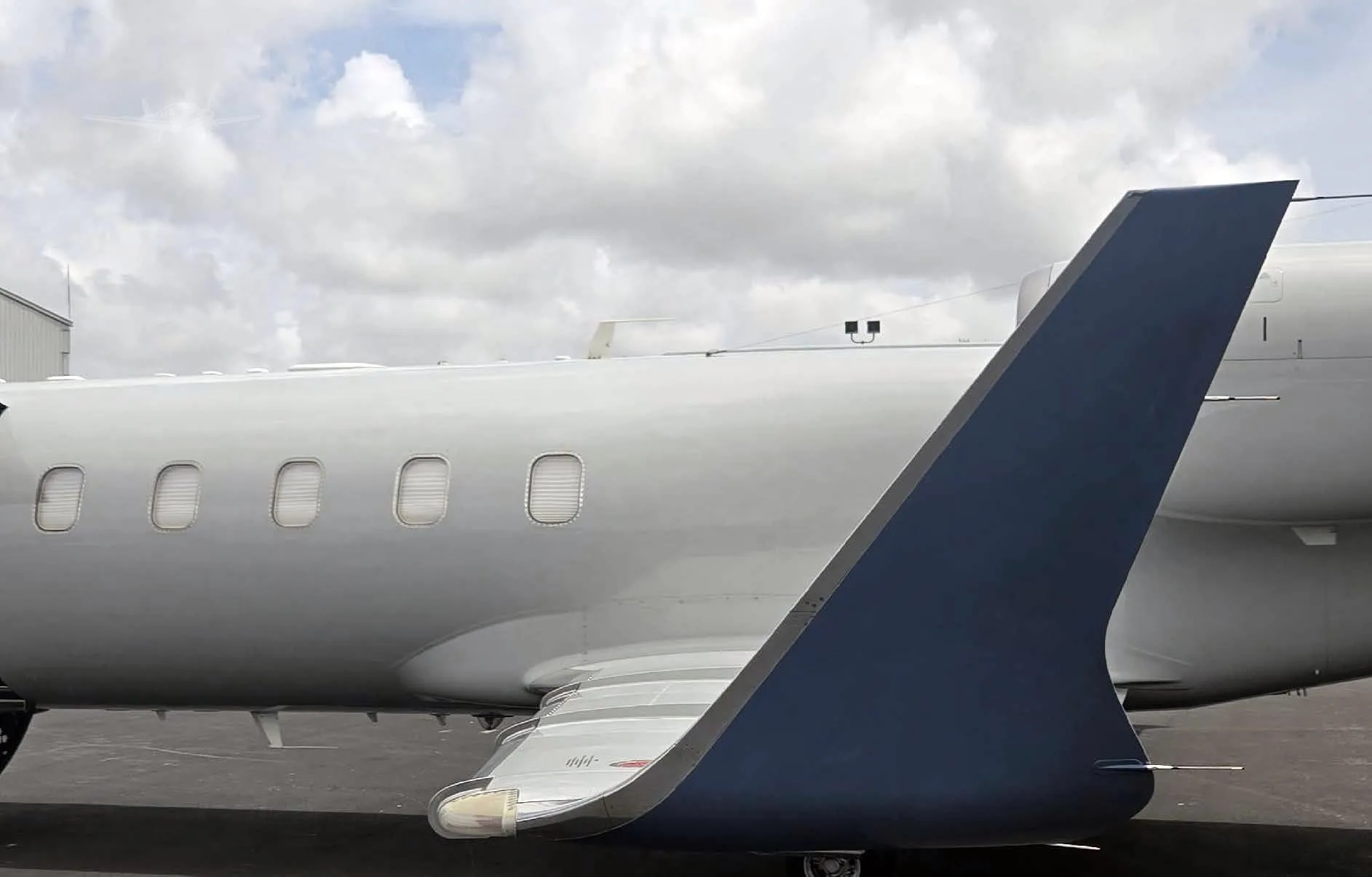 Exterior view of a 2007 LEARJET 60SE, N61WF.