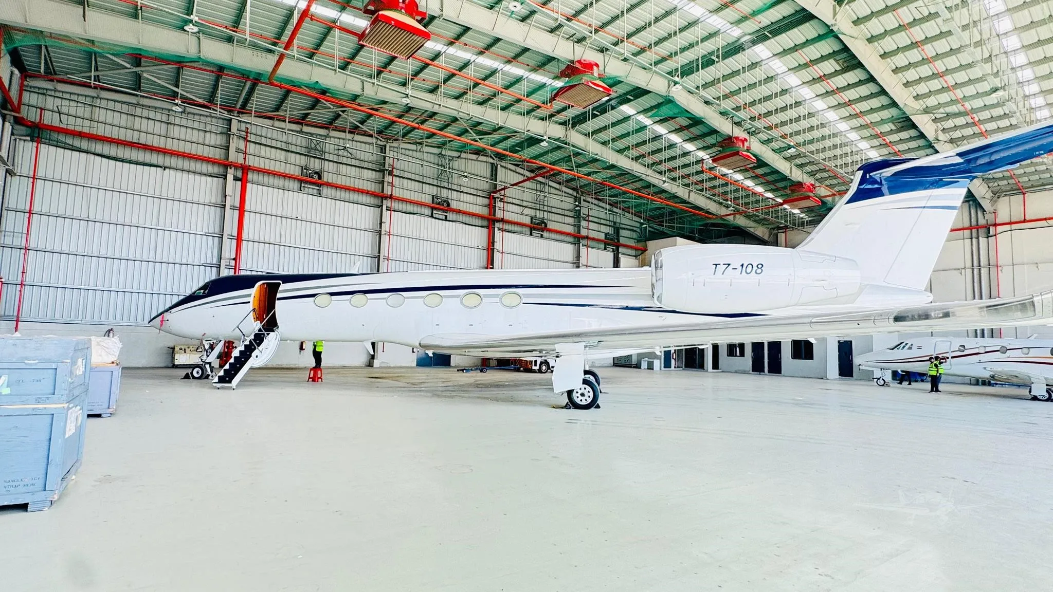 Exterior view of a 2000 GULFSTREAM GV, T7-108.
