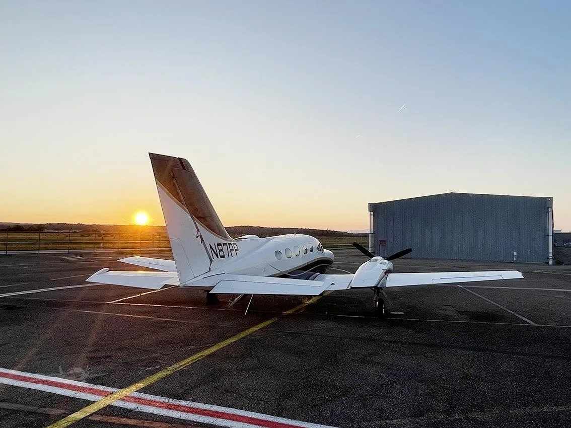 Exterior view of a 1977 CESSNA 421C, N87PP.