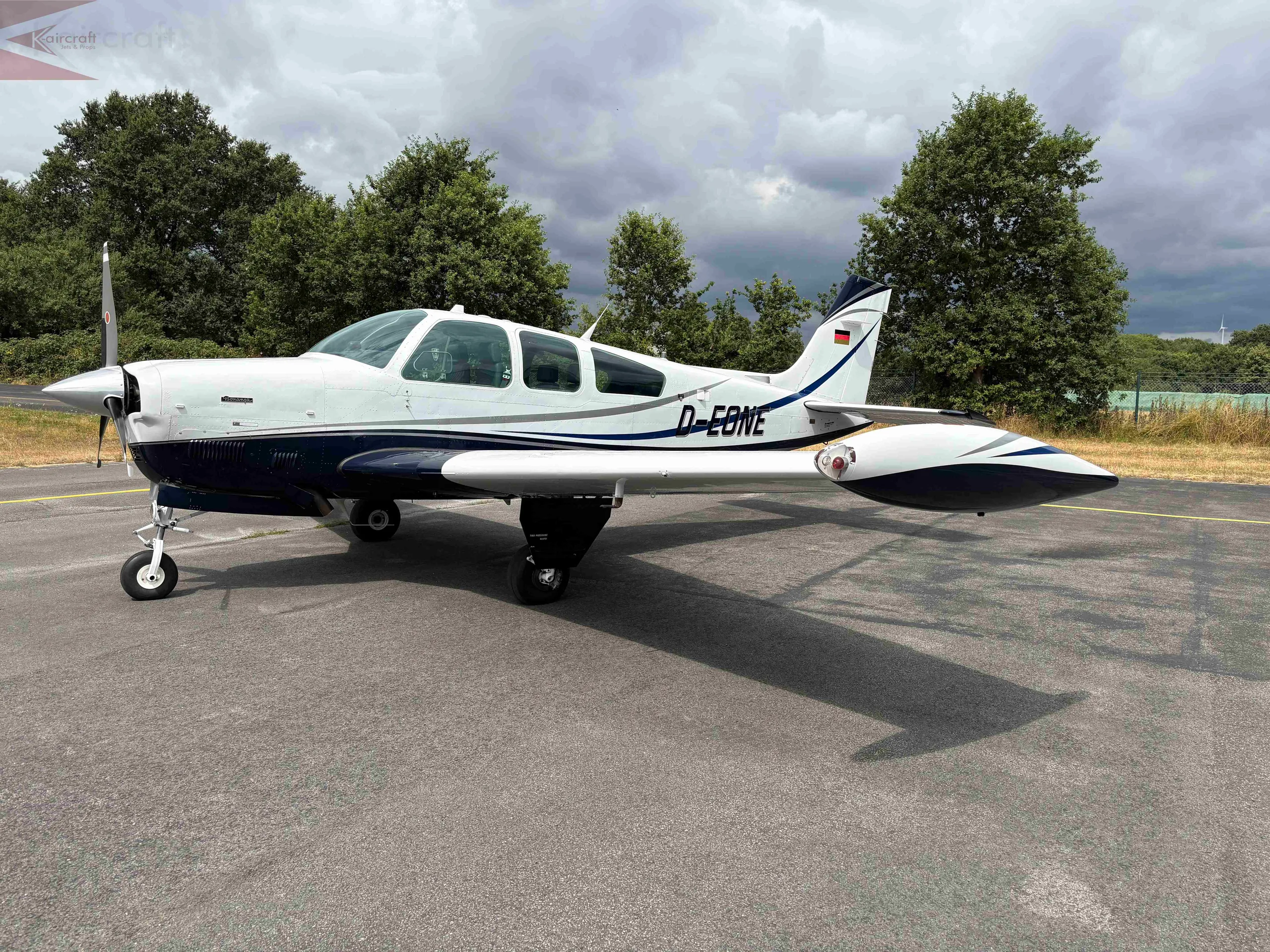 Exterior view of a 1987 Beechcraft bonanza f33a 463.