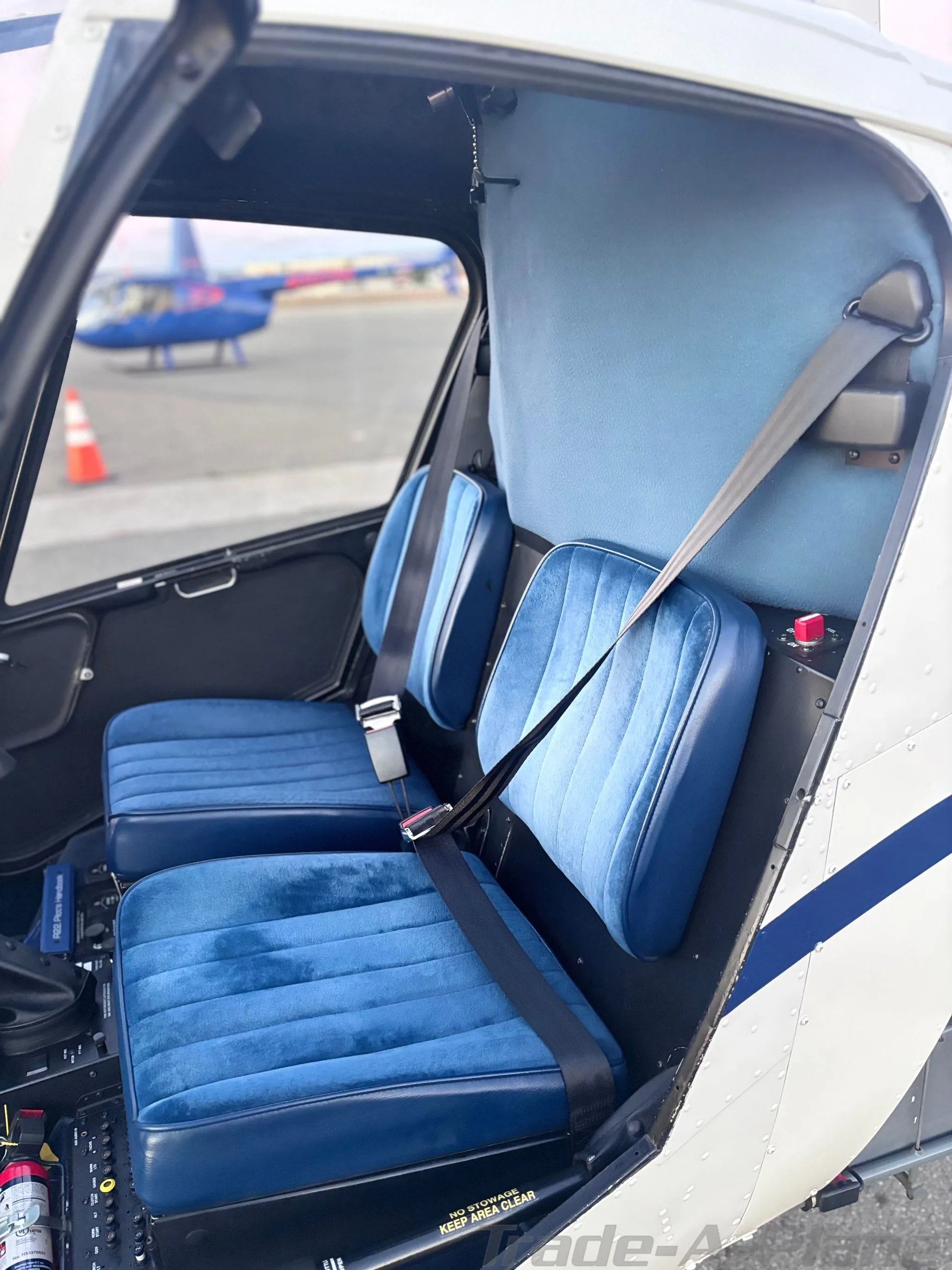Exterior view of a 1990 ROBINSON R22 BETA II, N4044D.