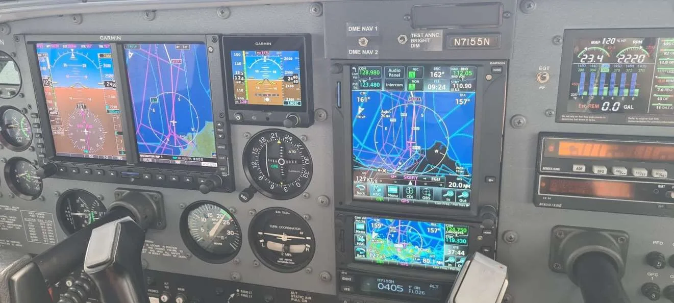 Avionics suite of a 1999 Cessna 182S.