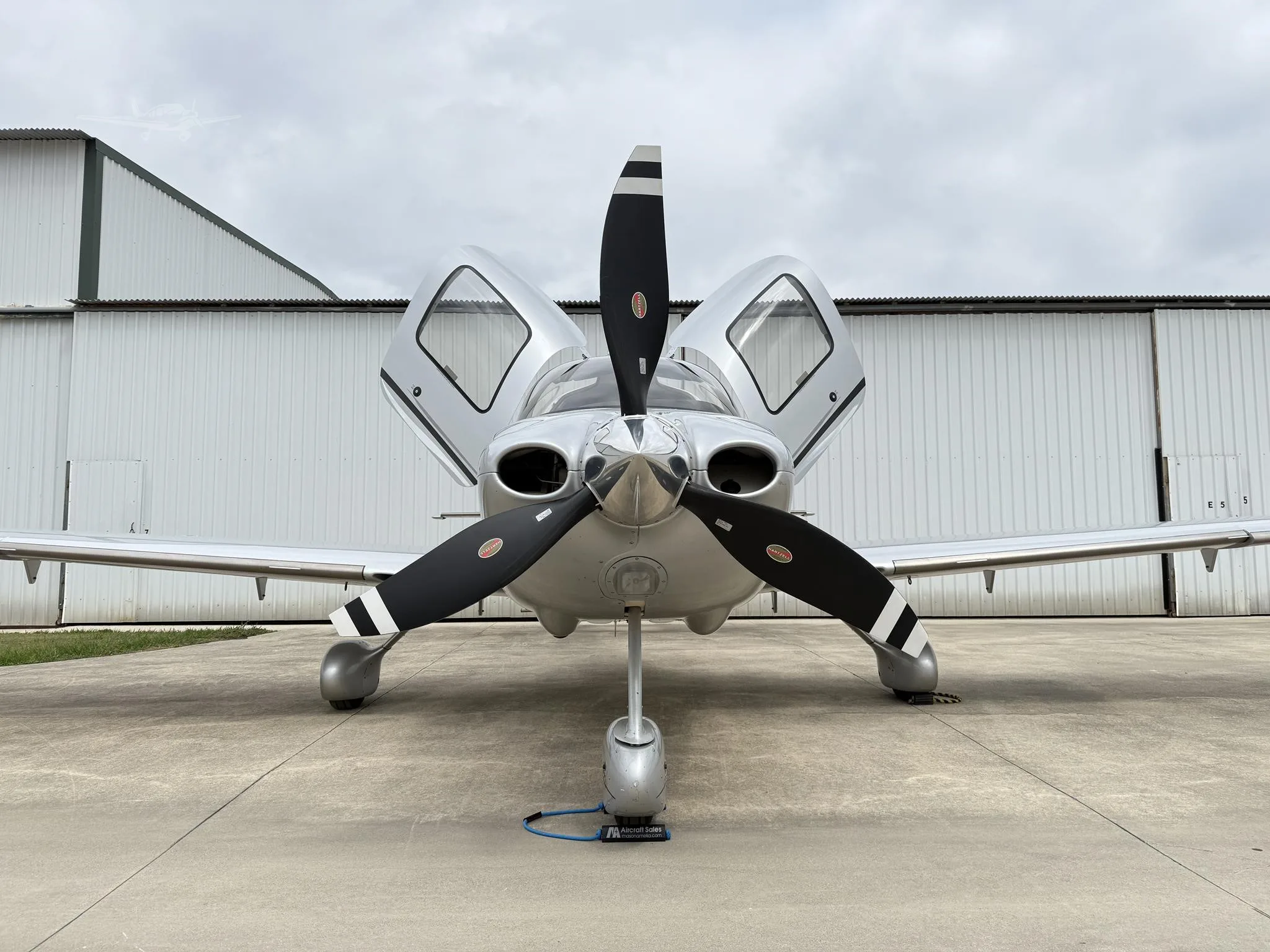Exterior view of a 2007 CIRRUS SR22-G2 TURBO, N615JP.