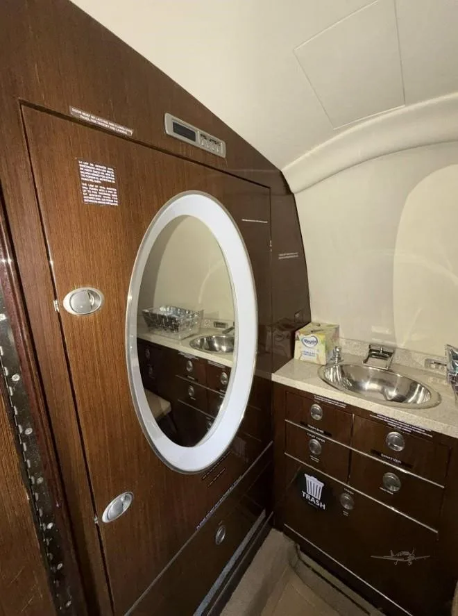 Cabin interior of a 2005 HAWKER 800XPI.