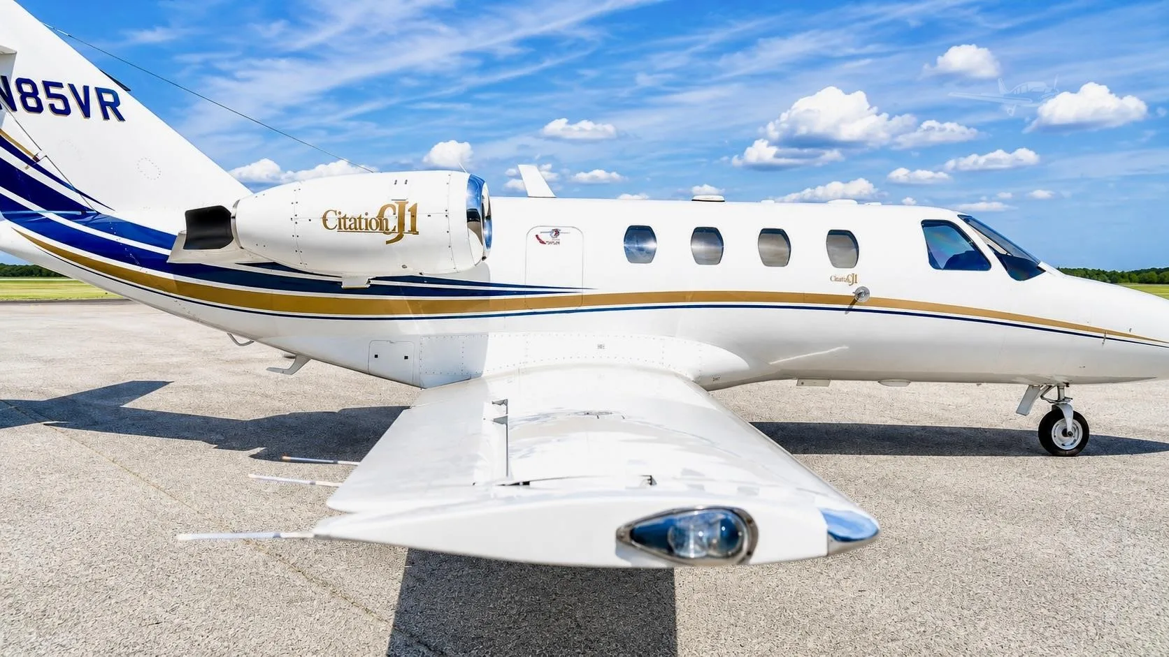 Exterior view of a 2001 CESSNA CITATION CJ1, N85VR.