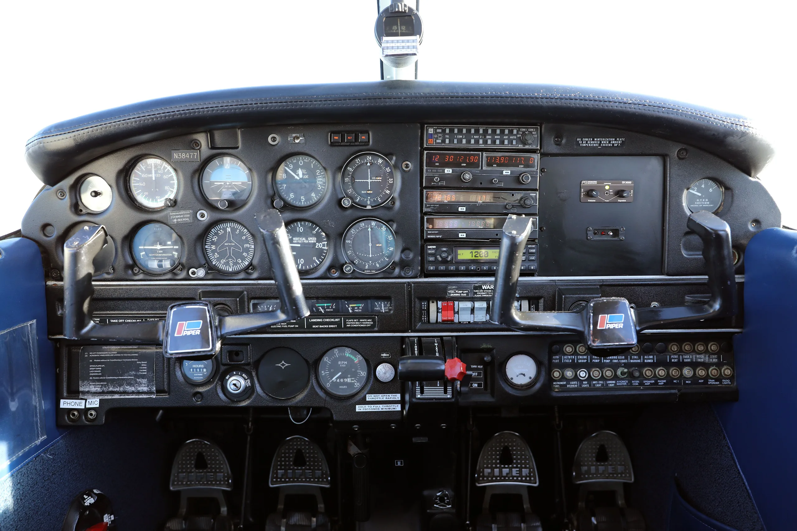Cockpit and instrument panel of a 1977 Piper Cherokee 140.