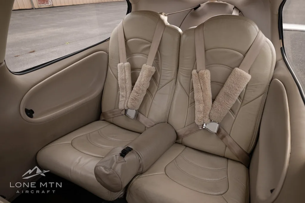 Cabin interior of a 2004 Cirrus SR22 G2.