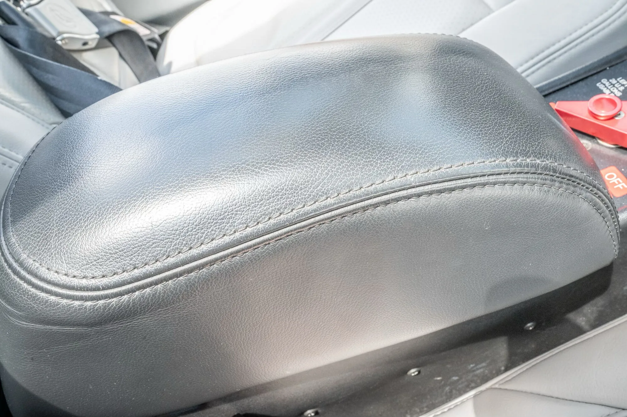 Engine detail of a 2021 Cirrus SR20-G6.