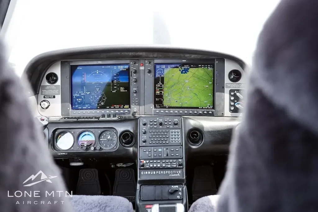Cockpit and instrument panel of a 2008 Cirrus.