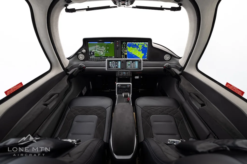 Cockpit and instrument panel of a 2024 Cirrus SR22 G7 GTS.