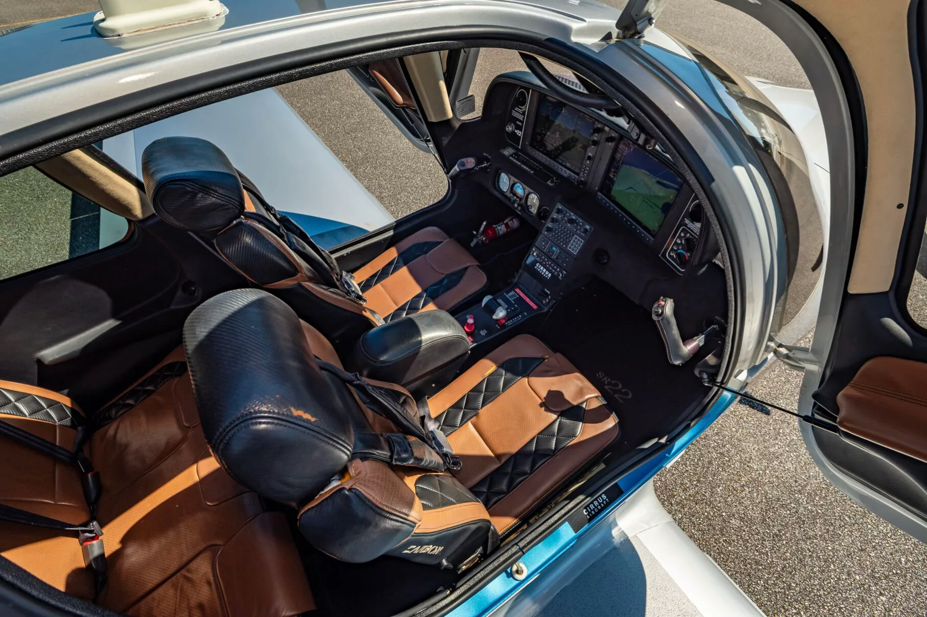 Cabin interior of a 2014 Cirrus SR22-G5 GTS.