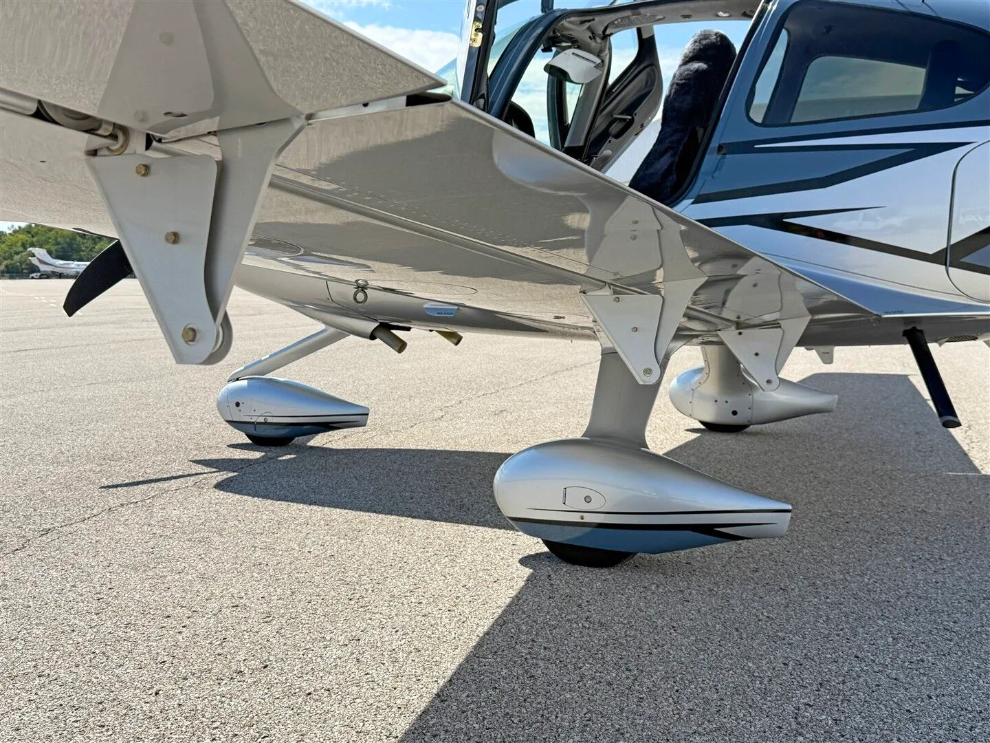 Exterior view of a 2019 Cirrus SR22-G6 GTS, N716BS.