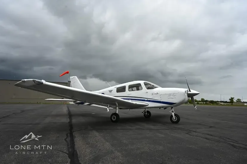 Exterior view of a 1998 Piper PA-32RT-301T Turbo Saratoga.