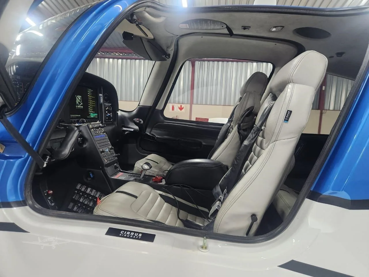 Cockpit and instrument panel of a 2017 CIRRUS SR22-G6.