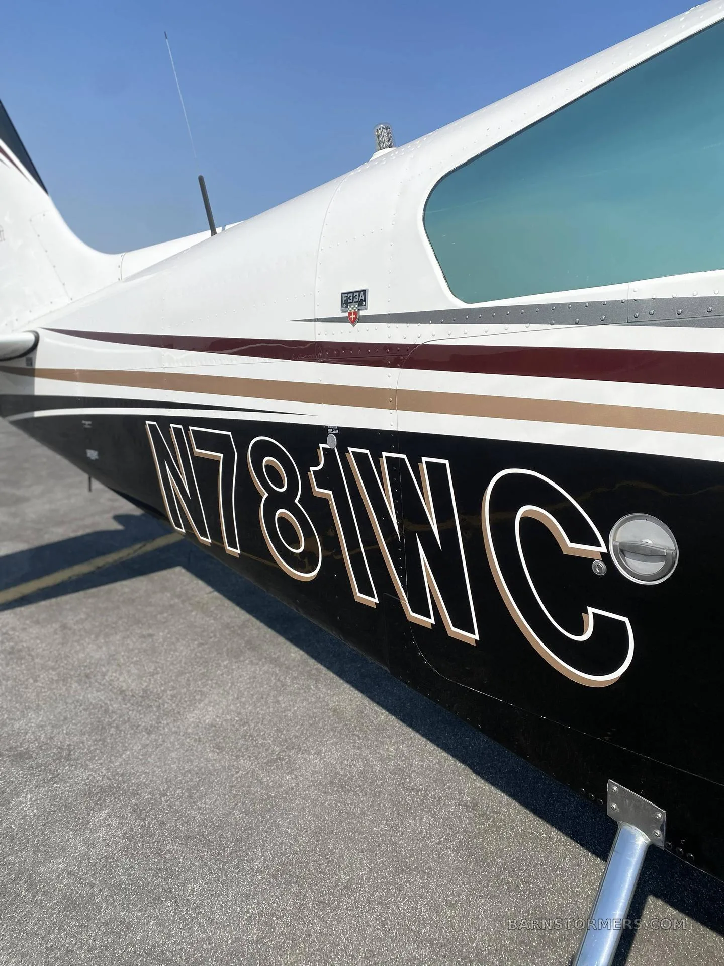 Exterior view of a 1987 Beechcraft F33A BONANZA.