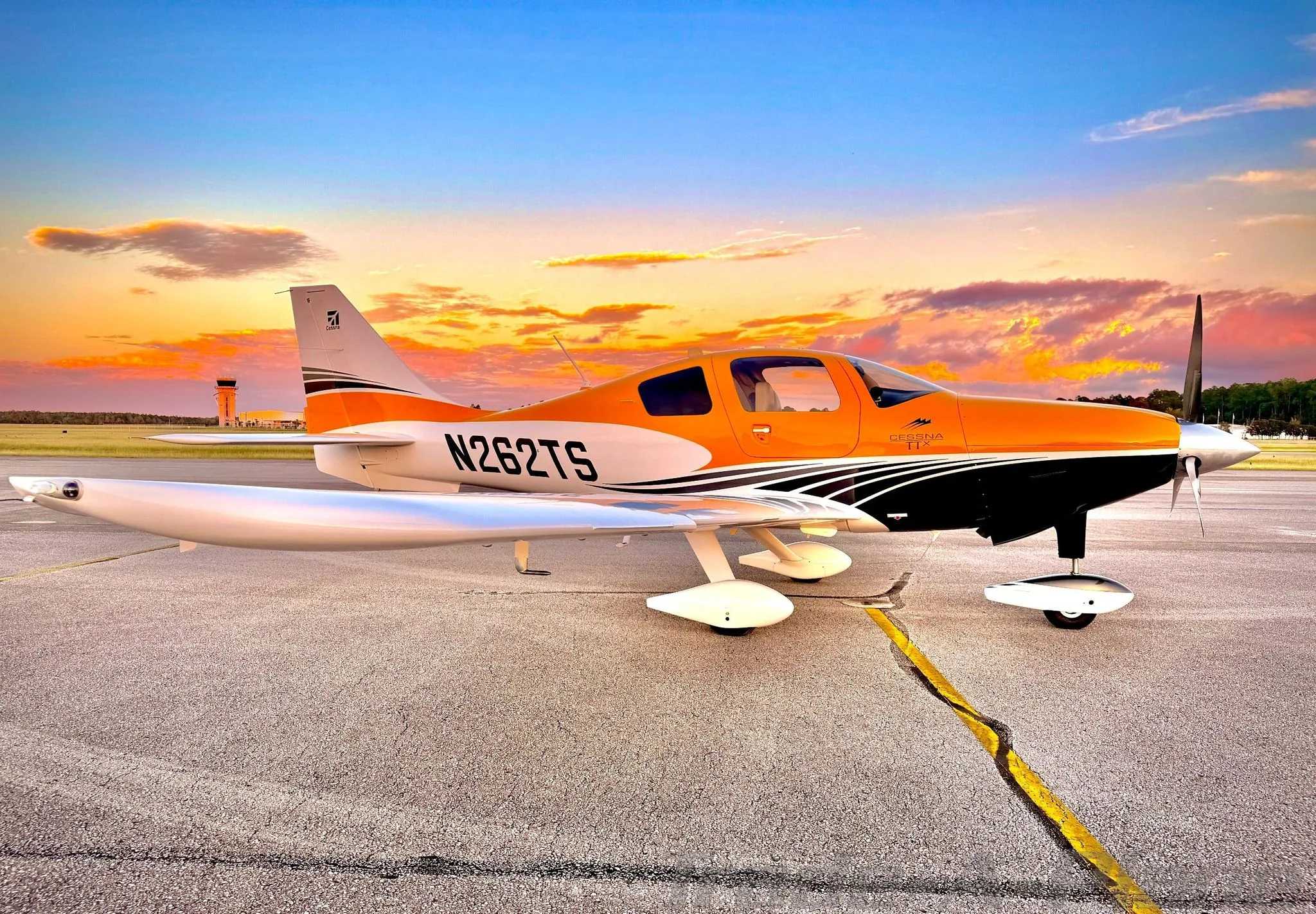 Exterior view of a 2014 CESSNA TTX 240, N262TS.