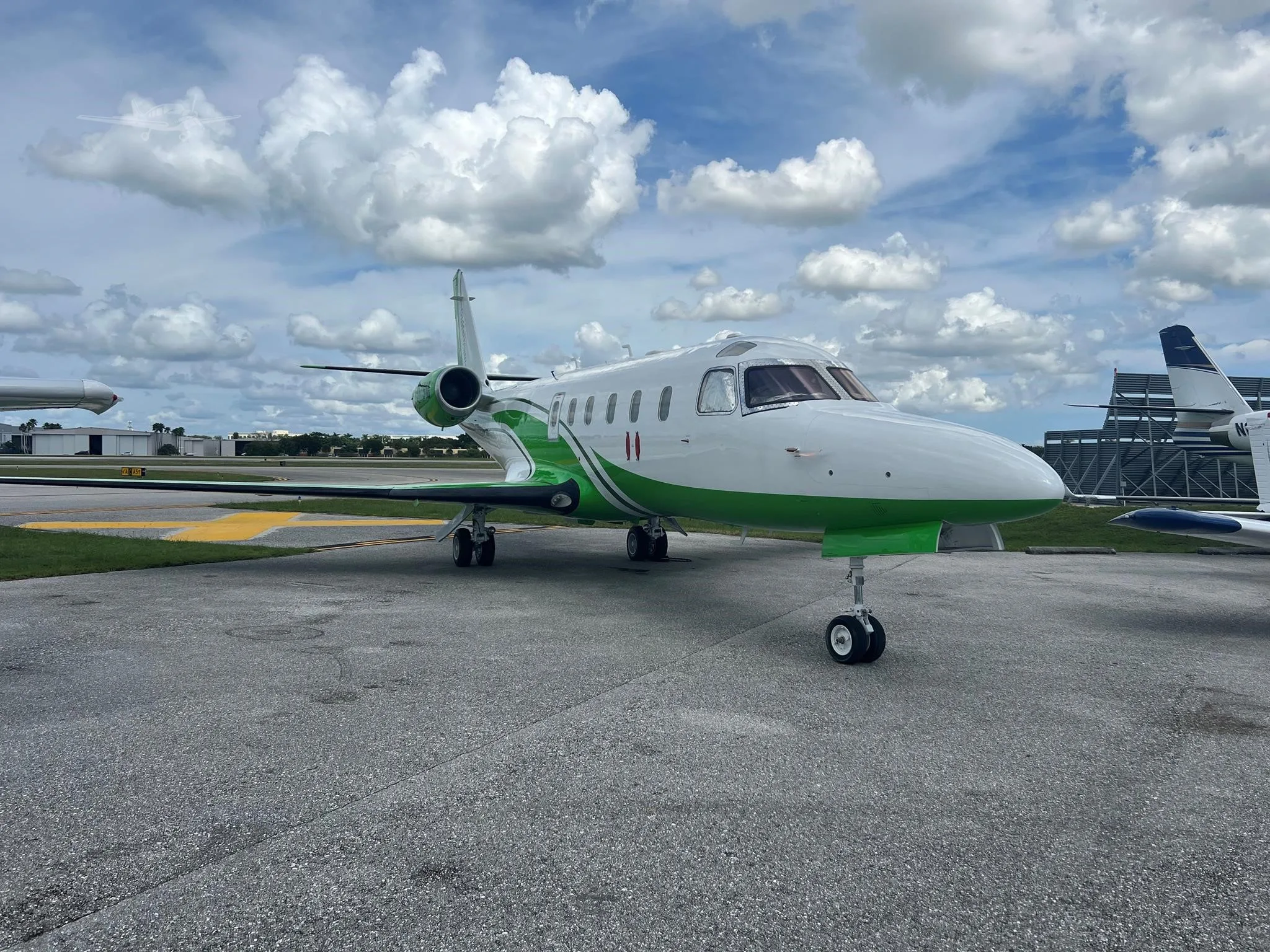 Exterior view of a 1998 ASTRA/GULFSTREAM ASTRA SPX.