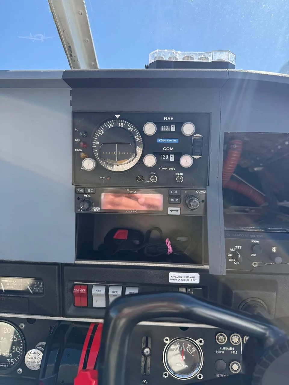 Cockpit and instrument panel of a 1971 PIPER CHEROKEE 140.