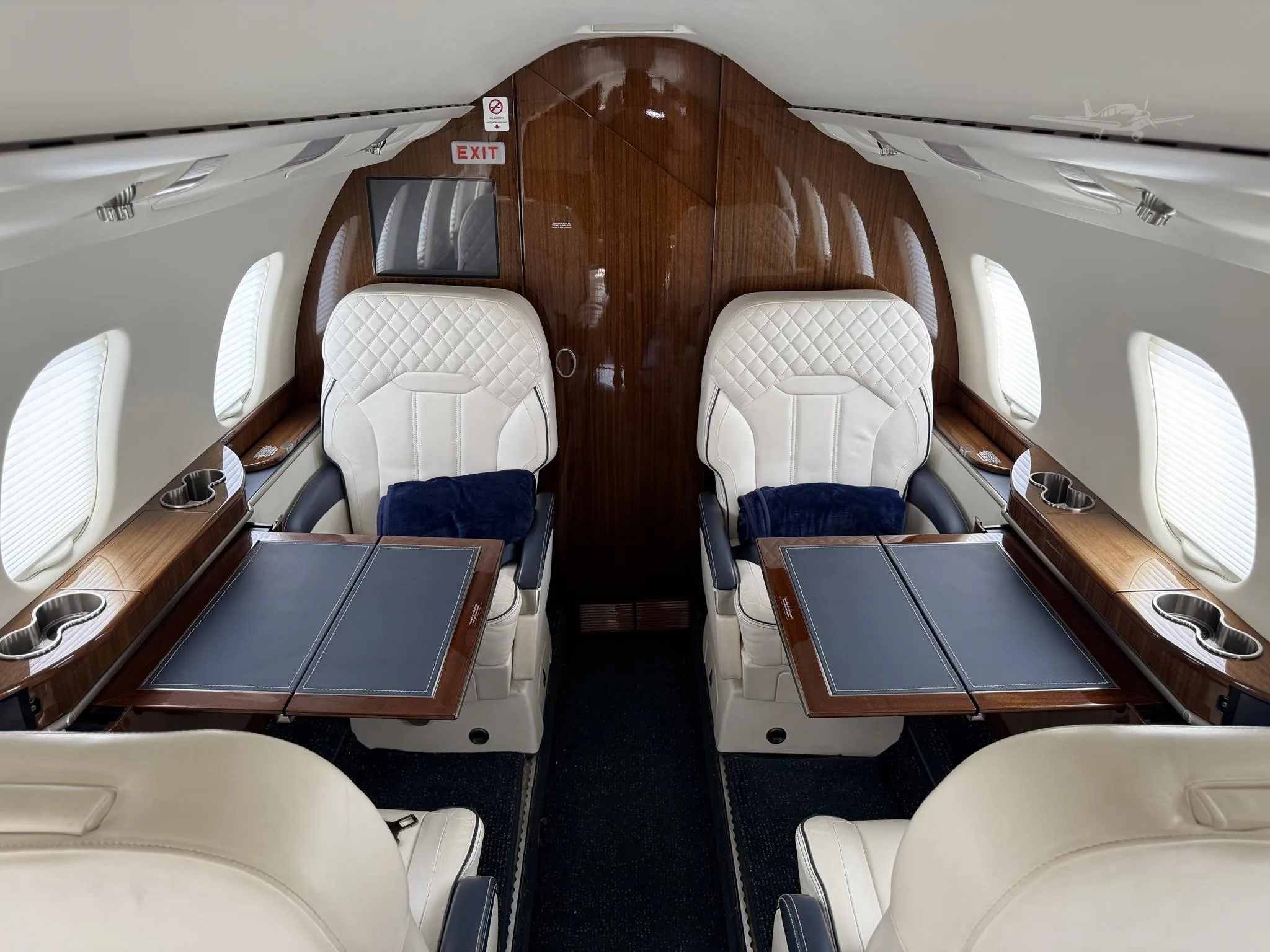 Cabin interior of a 2008 LEARJET 60XR.
