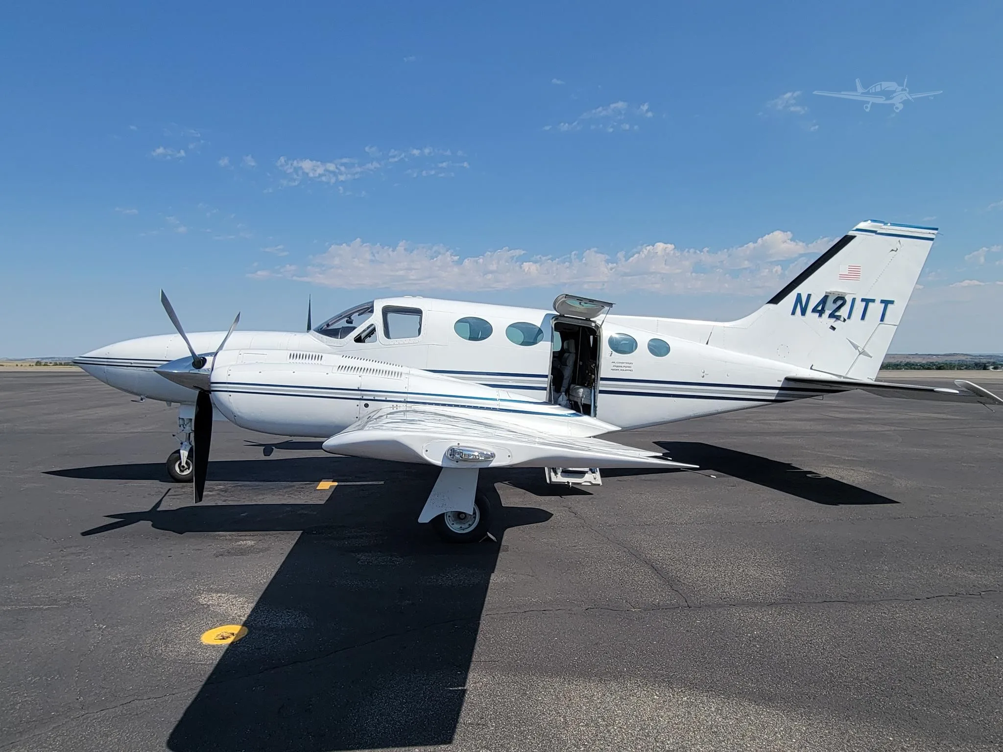 Exterior view of a 1976 CESSNA 421C, N421TT.