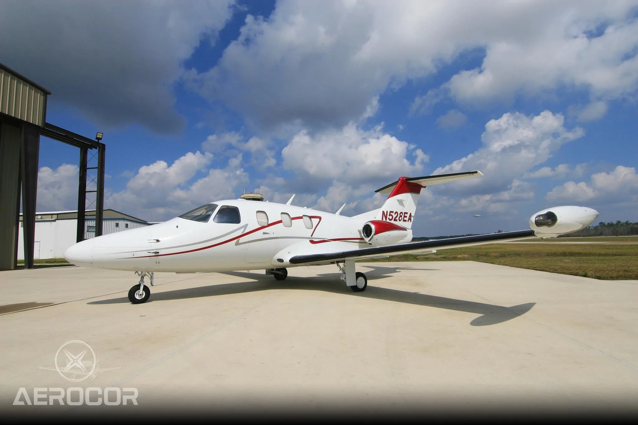 Exterior view of a 2008 ECLIPSE 500, N528EA.