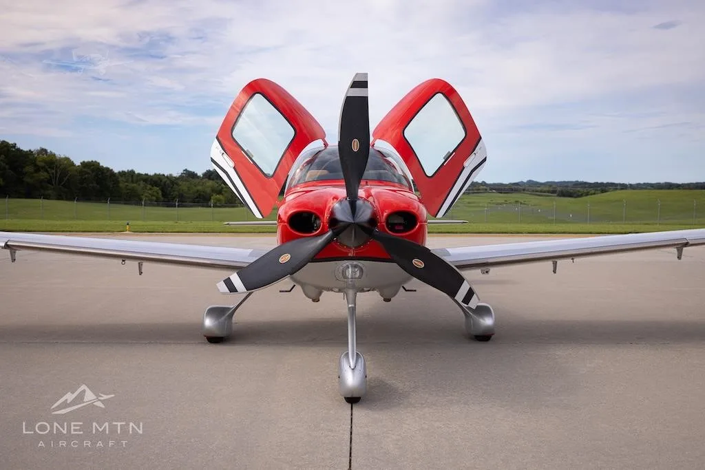 Exterior view of a 2016 CIRRUS SR22-G5 TURBO, N42ZB.