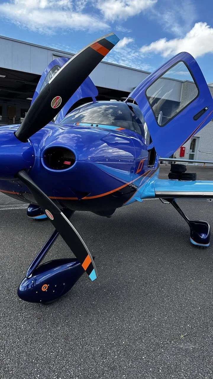 Exterior view of a 2023 CIRRUS SR22-G6 TURBO, D-EXMN.