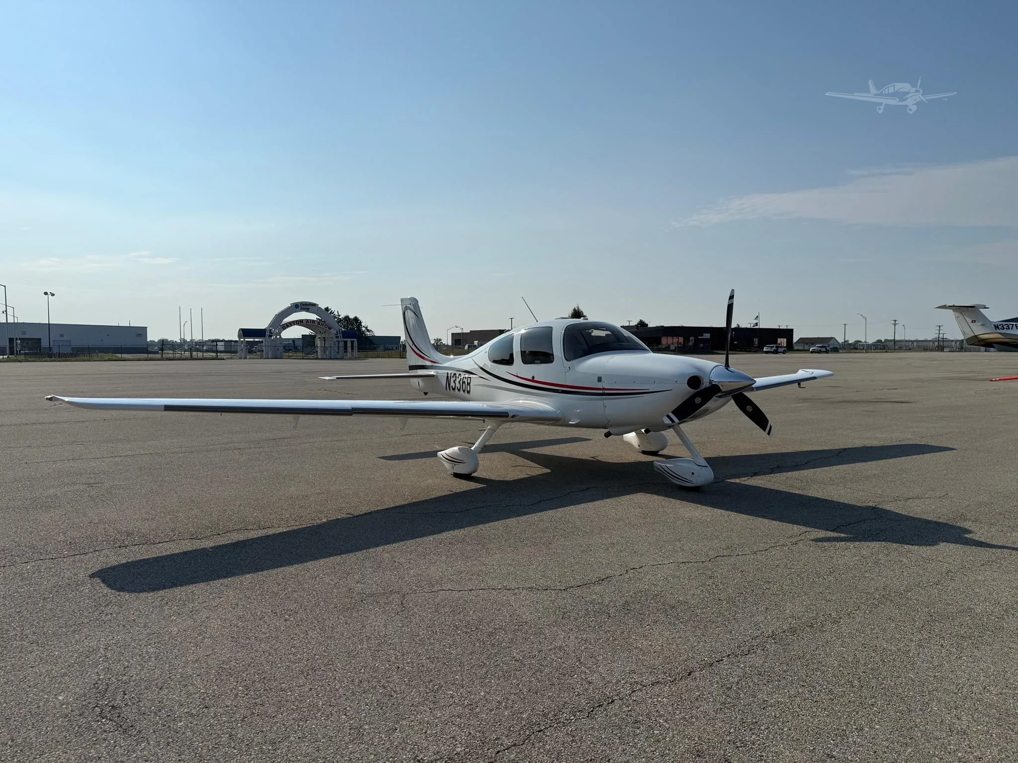Exterior view of a 2006 CIRRUS SR22-G2, N336B.