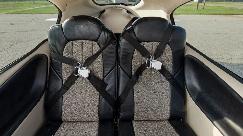 Cabin interior of a 2007 Cirrus SR20-G2.