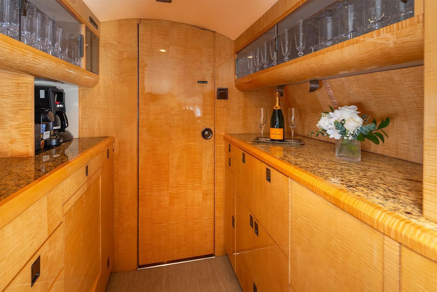 Cabin interior of a 1992 GULFSTREAM GIV.