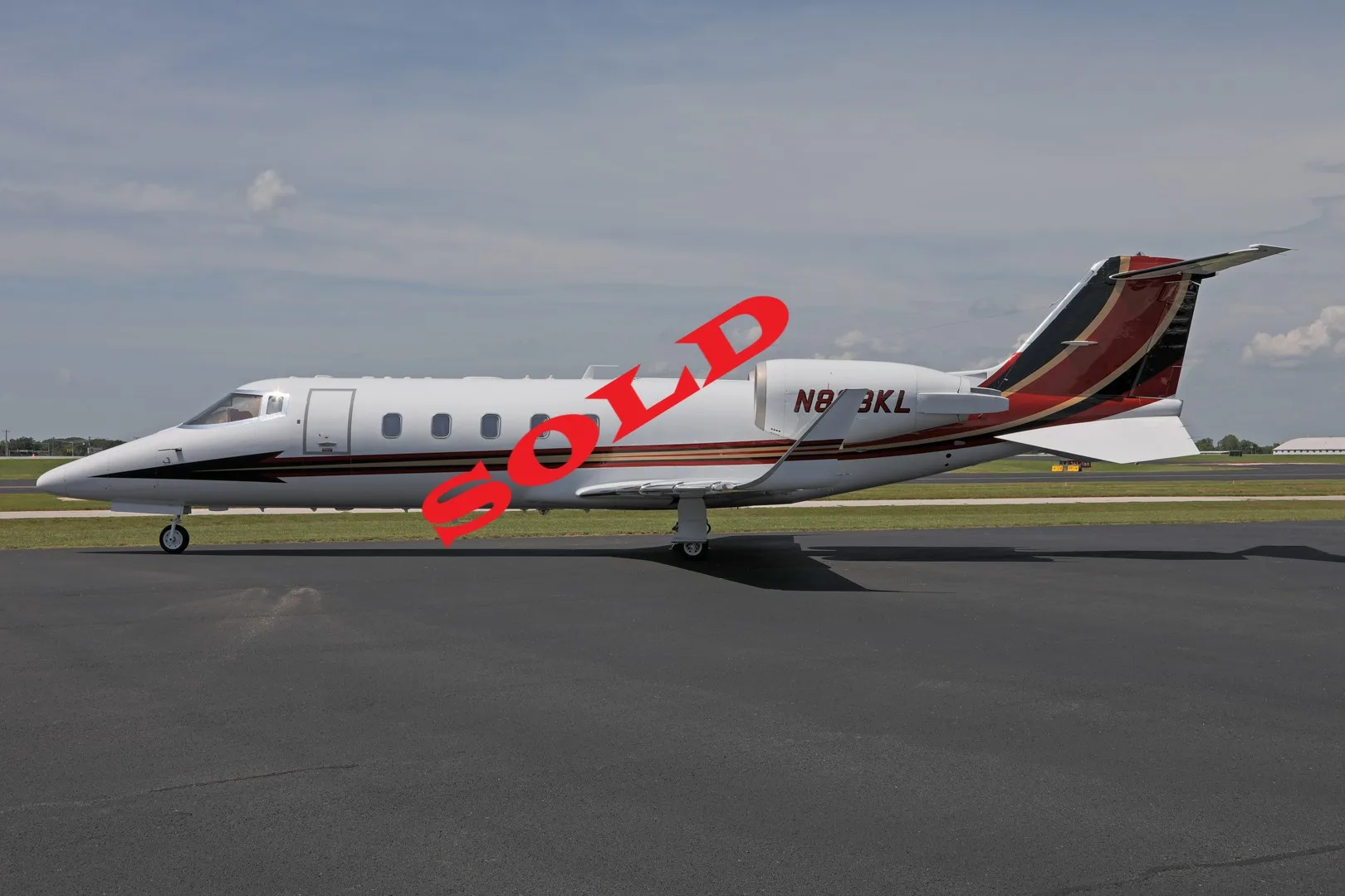 Exterior view of a 2007 Piper Arrow III PA28R-201, N228TX.