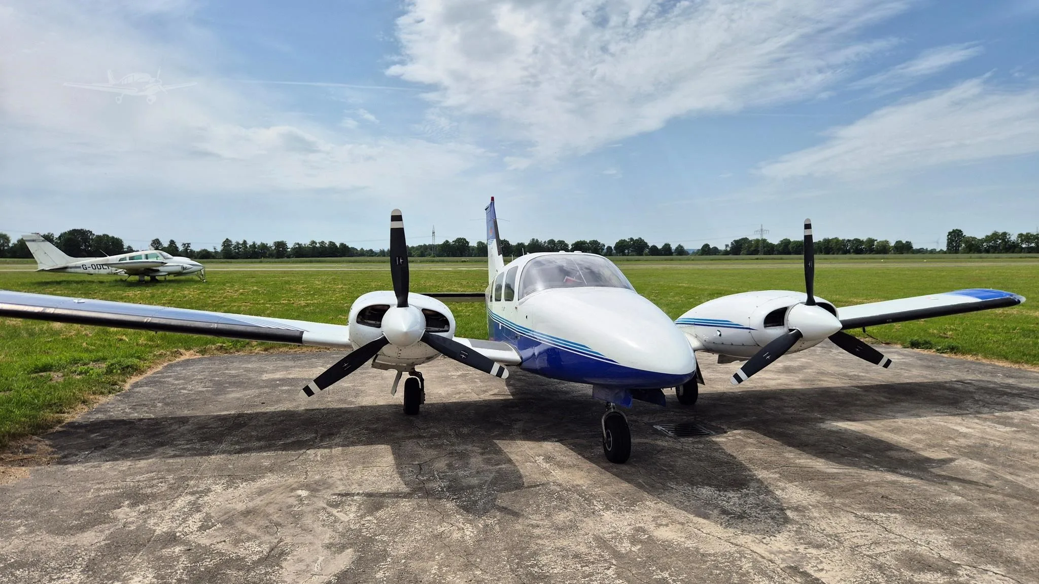 Exterior view of a 1979 PIPER SENECA II, D-GDTP.