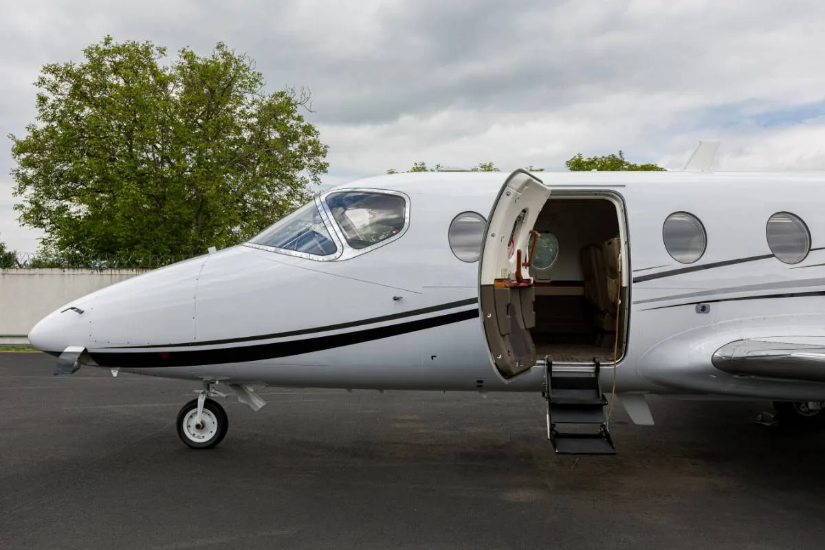 Exterior view of a 1997 Beechcraft Beechjet 400A.