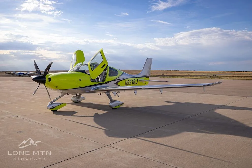 Exterior view of a 2024 Cirrus SR22T G7.