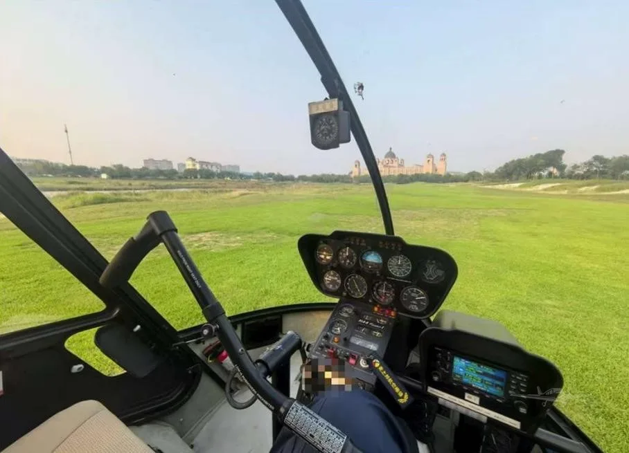 Exterior view of a 2013 ROBINSON R44 RAVEN I.