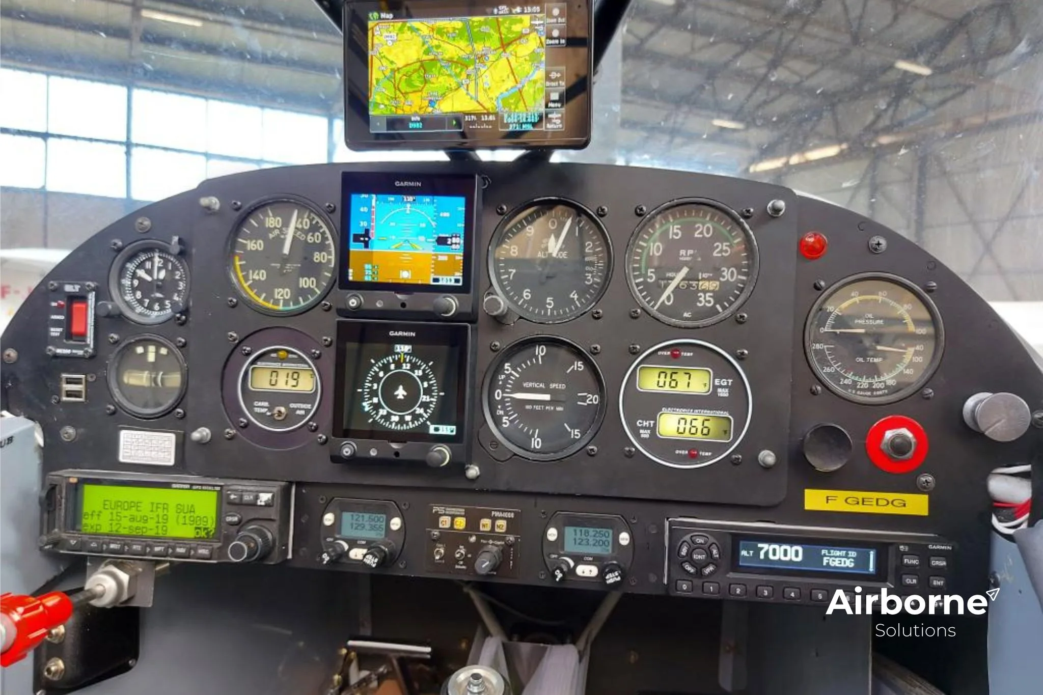 Cockpit and instrument panel of a 1953 Piper PA-18 Super Cub.