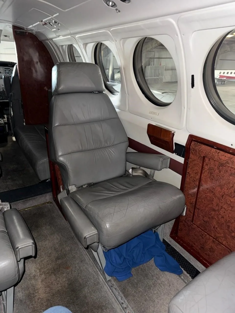 Cabin interior of a 1980 BEECHCRAFT KING AIR 200.