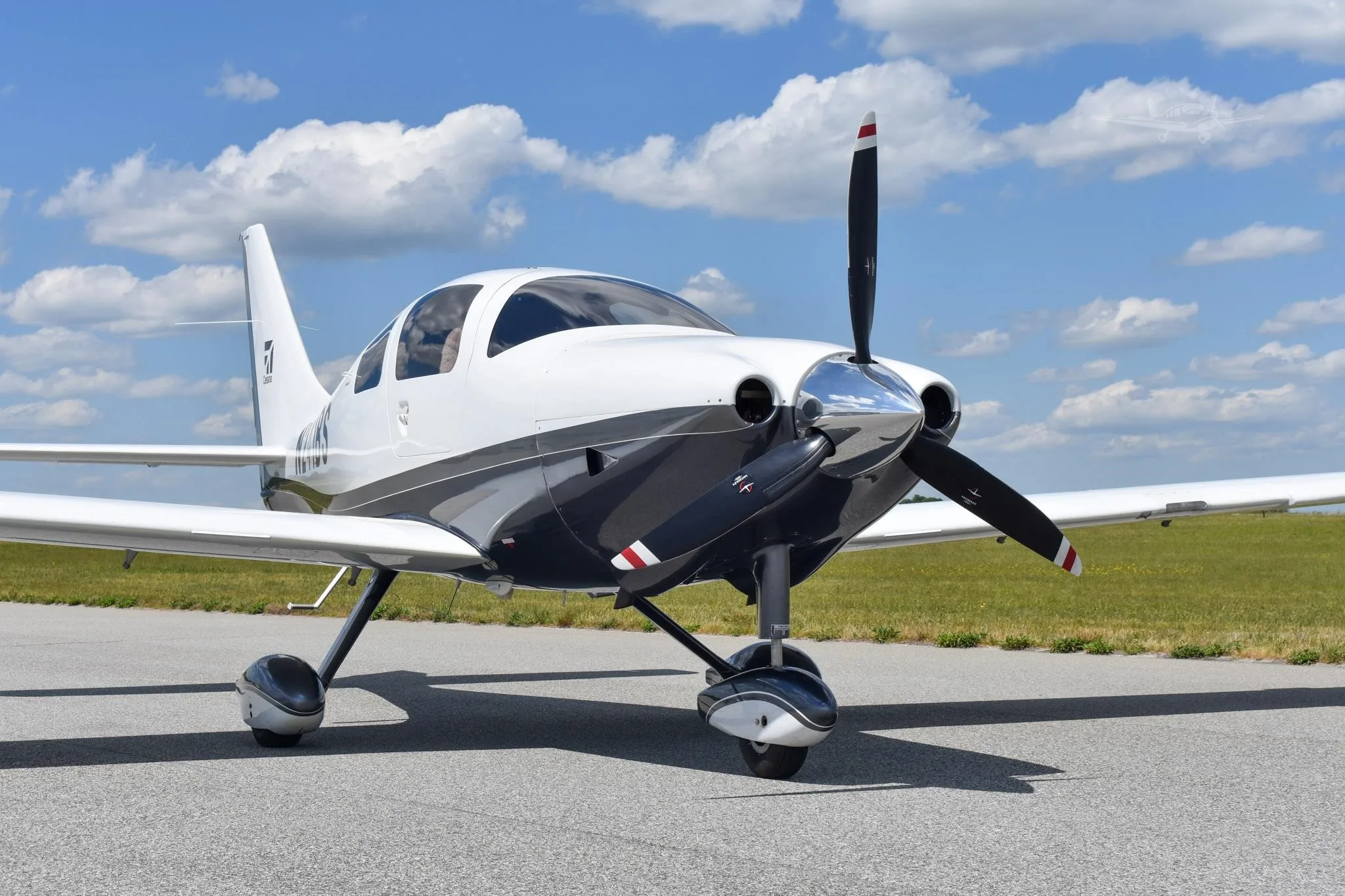 Exterior view of a 2008 CESSNA 350, N241BS.