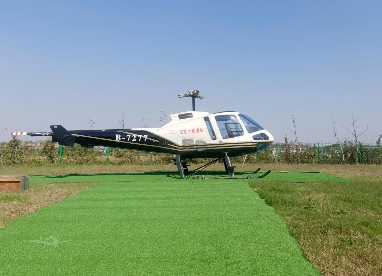 Exterior view of a 2013 ENSTROM 480B TURBINE.