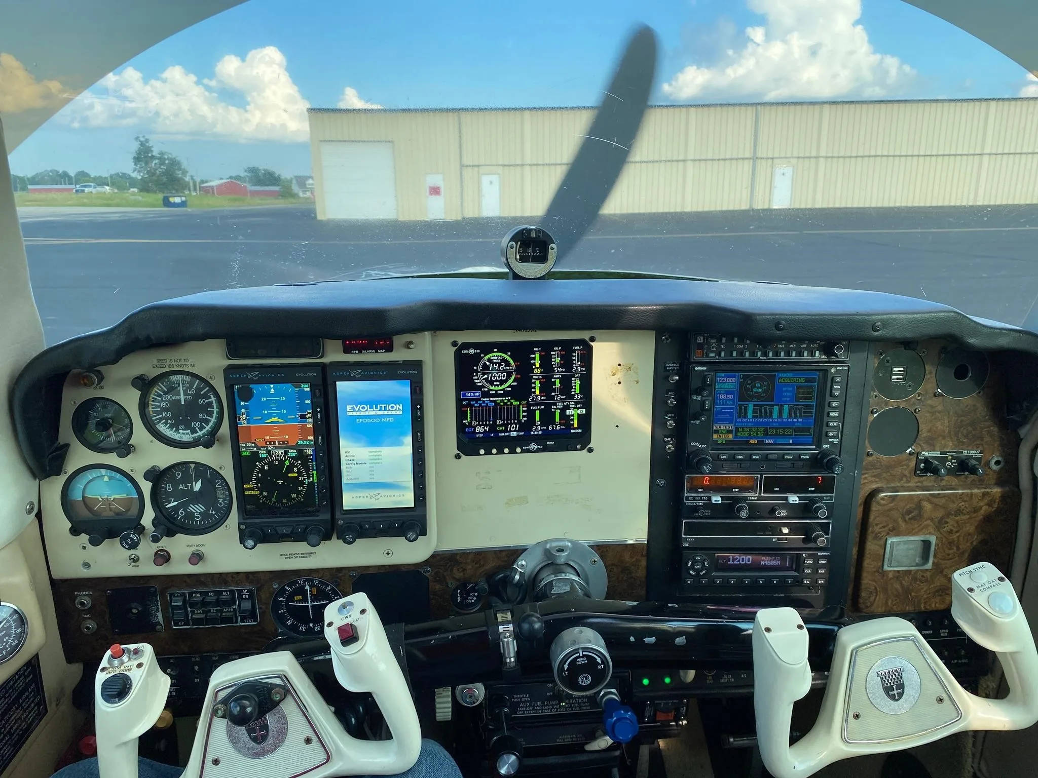 Avionics suite of a 1978 BEECHCRAFT A36 BONANZA.