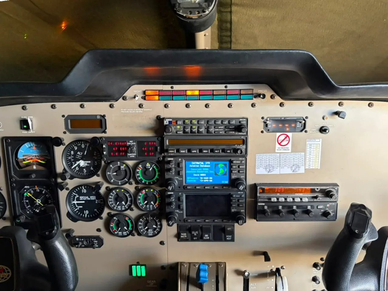 Cockpit and instrument panel of a 1999 Piper Saratoga.