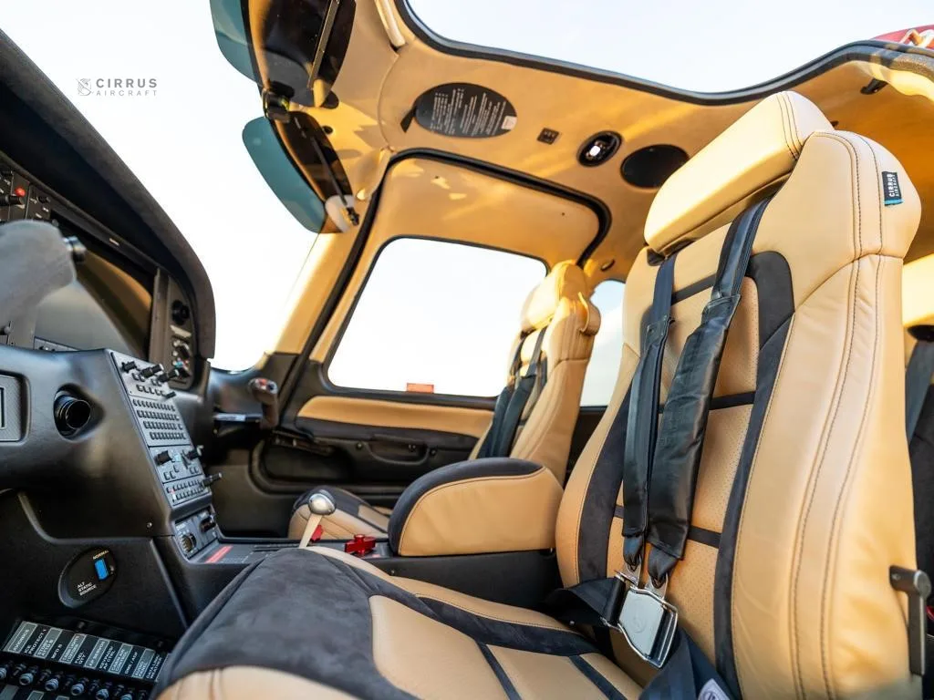 Cabin interior of a 2021 CIRRUS SR22-G6.