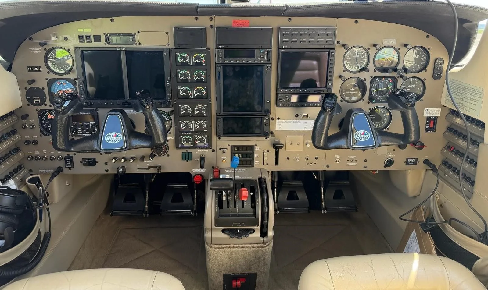 Avionics suite of a 2000 PIPER JETPROP.
