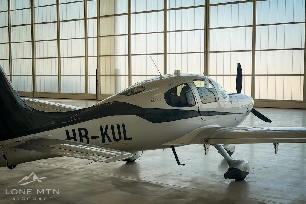 Exterior view of a 2015 Cirrus SR22 G5.