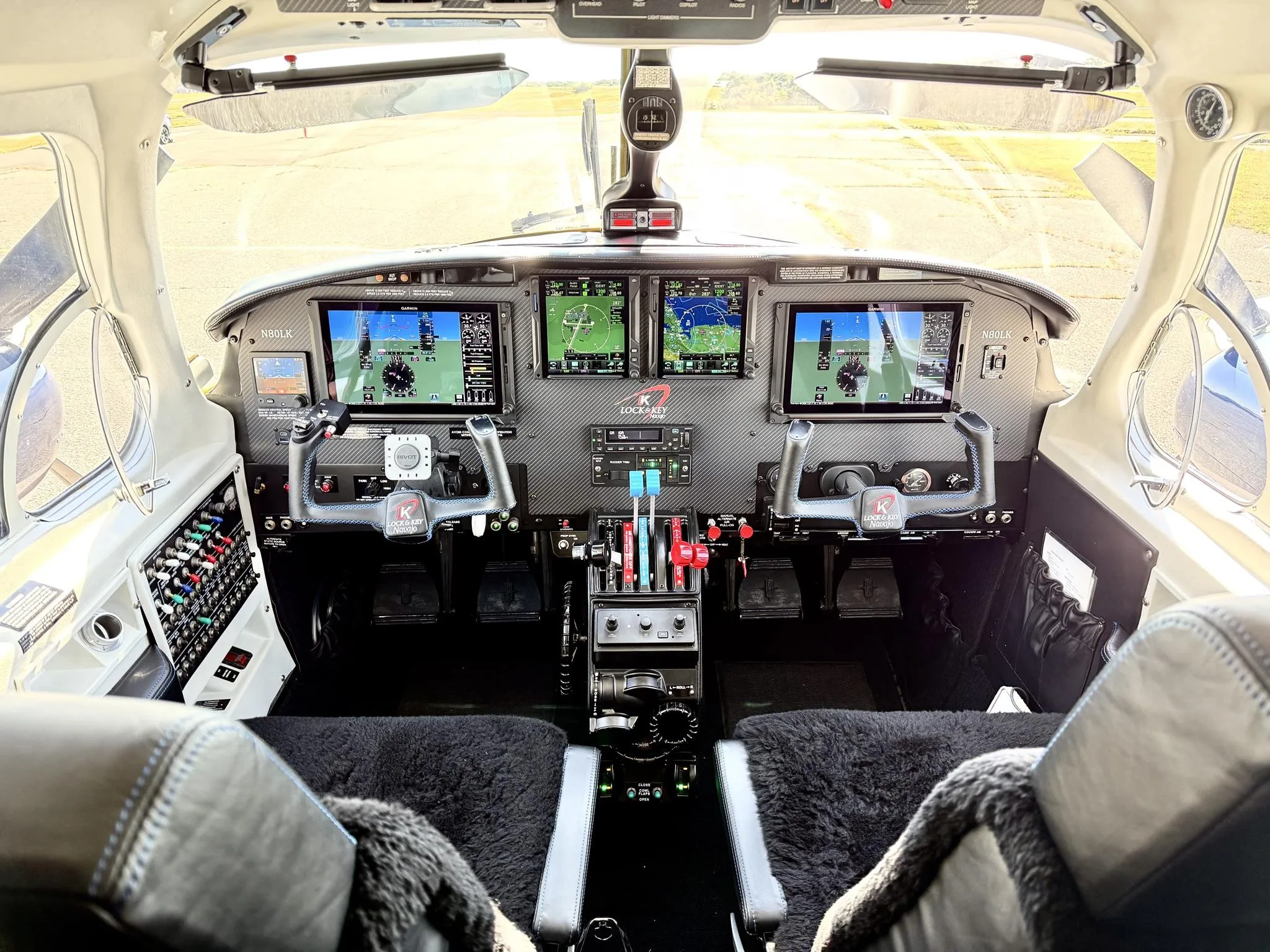 Cockpit and instrument panel of a 1977 PIPER NAVAJO CR.