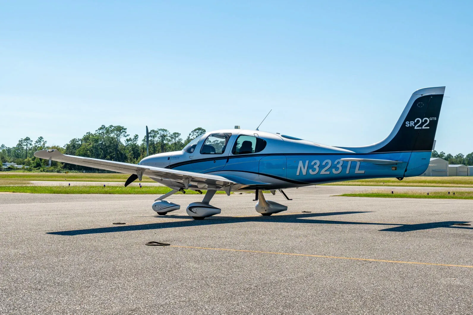 Exterior view of a 2014 Cirrus SR22 G5.