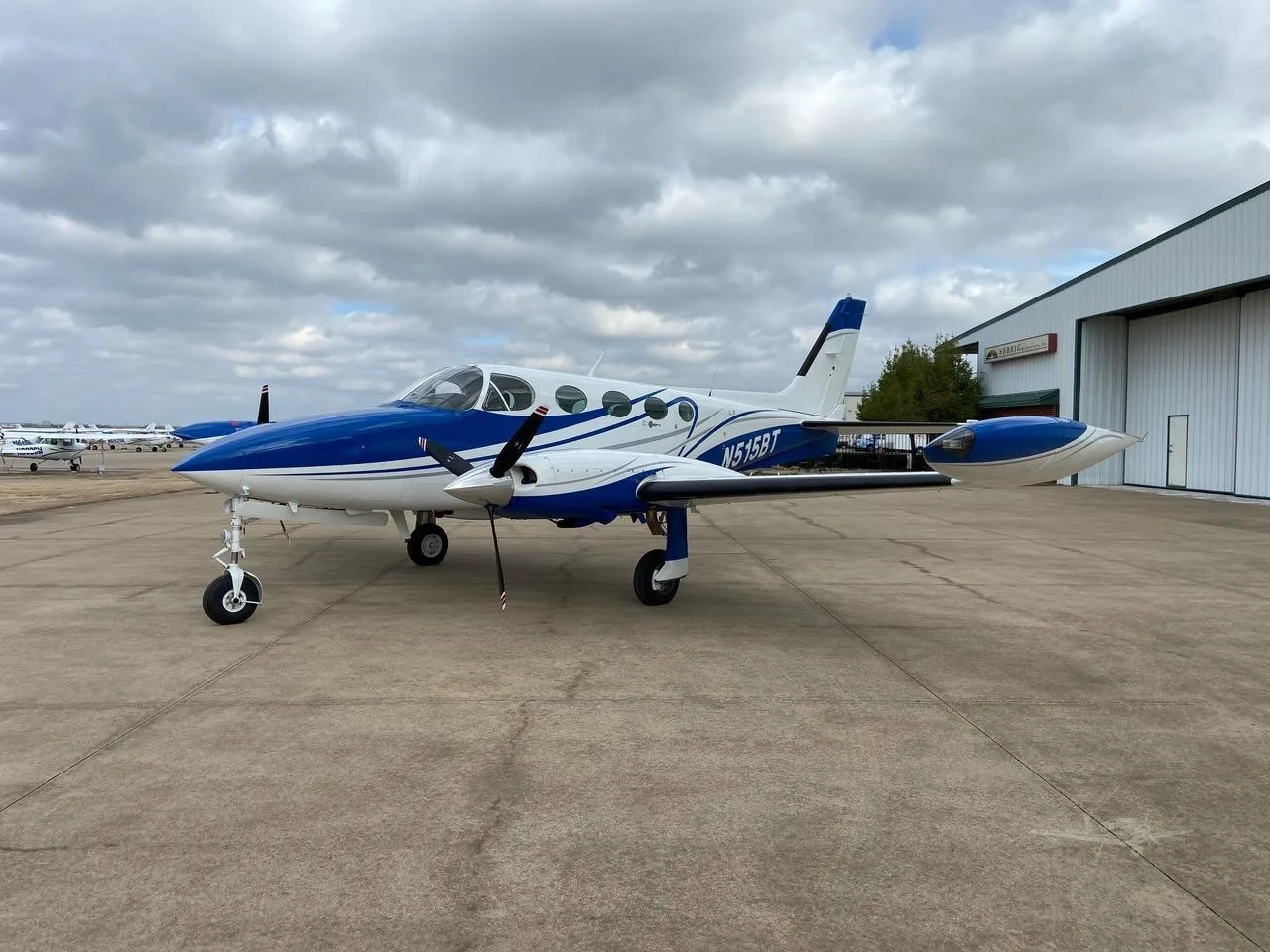 Exterior view of a 1984 CESSNA 340A, N515BT.