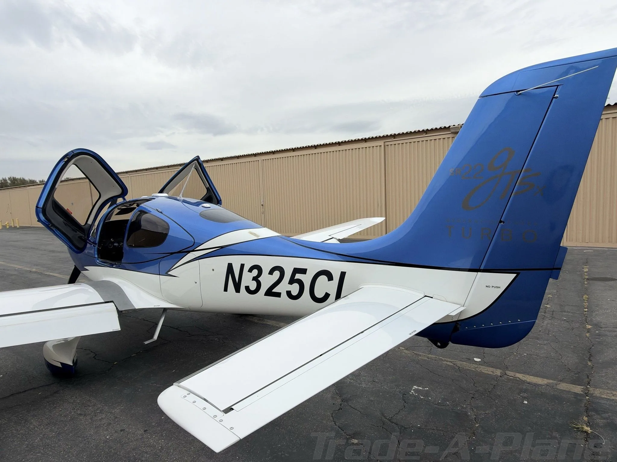 Exterior view of a 2008 CIRRUS SR22-G3 TURBO GTS, N325CL.