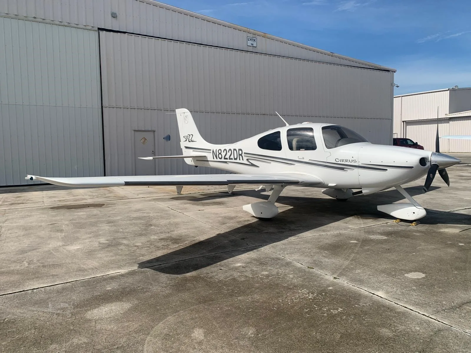 Exterior view of a 2003 CIRRUS SR22, N822DR.