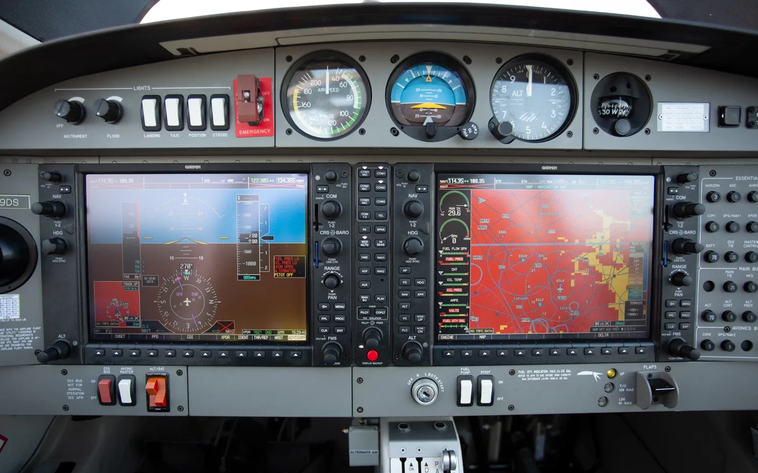 Avionics suite of a 2007 Diamond DA40.